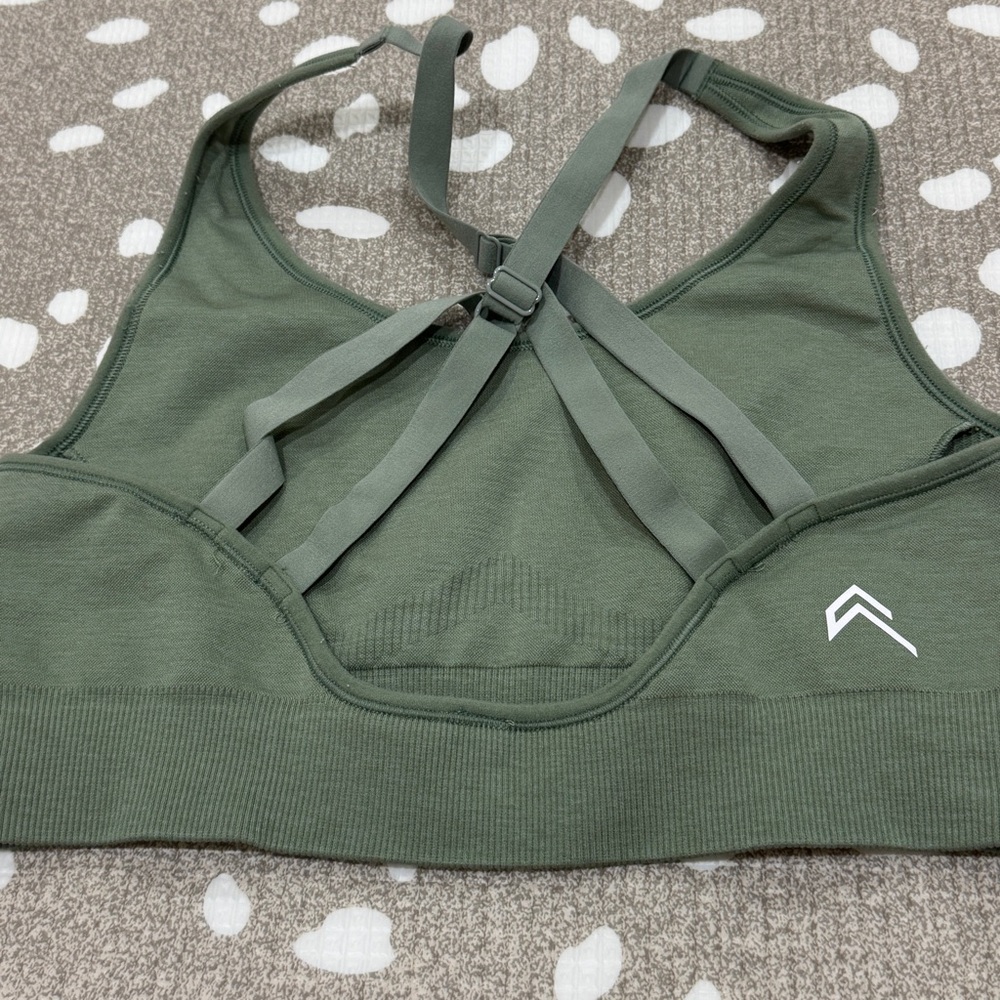 Oner Active seamless 2.0 Effortless sports bra tank top strappy sage criss cross - Picture 3 of 7